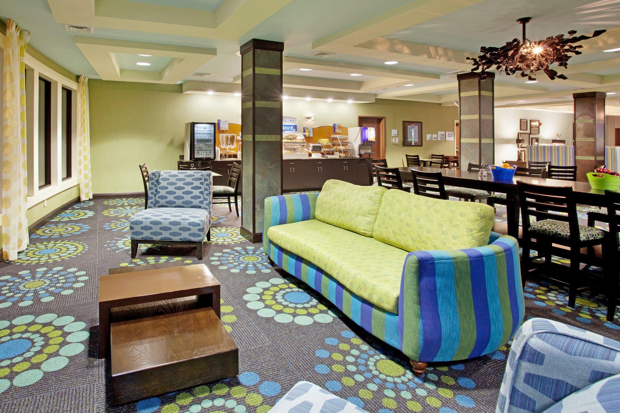 Holiday Inn Express Hotel & Suites Salem By Ihg Exterior photo